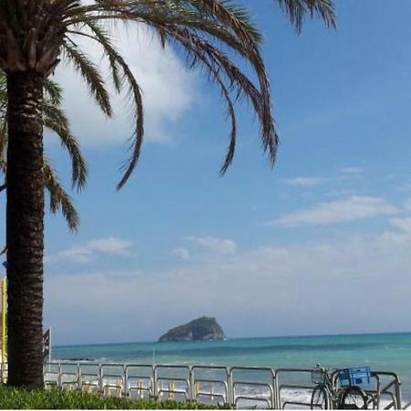 A 5 Minuti Dal Mare - Dolphin Beach House Spotorno Exterior photo