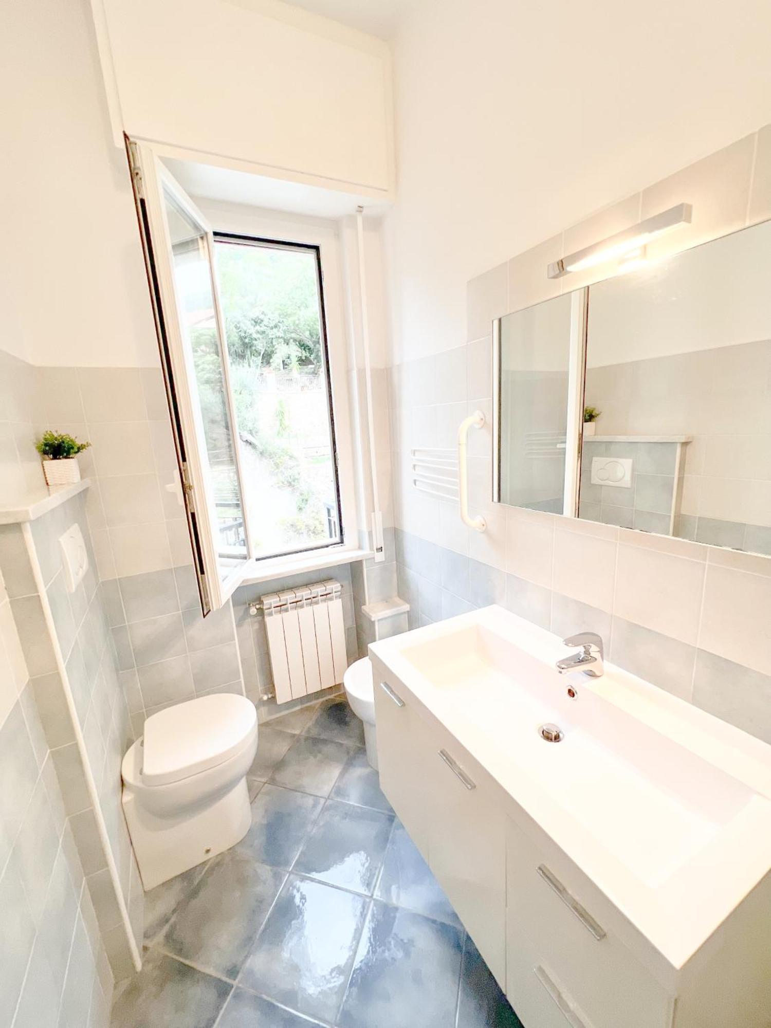 A 5 Minuti Dal Mare - Dolphin Beach House Spotorno Exterior photo